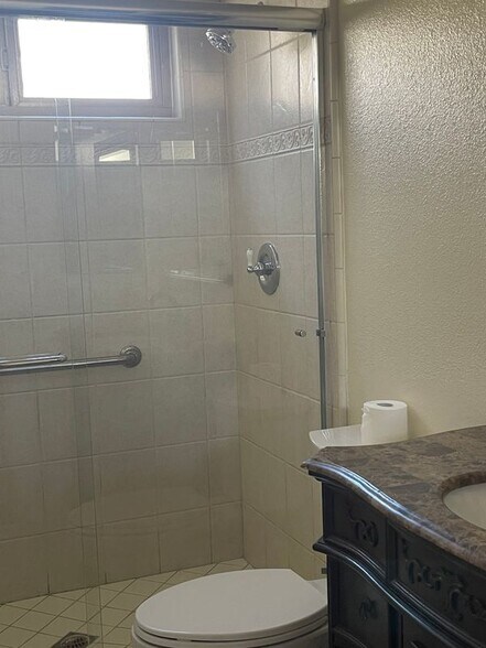 Building Photo - 415 Falconrock Ln