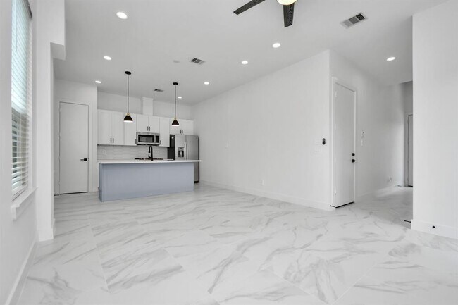 Building Photo - 849 Mansfield St