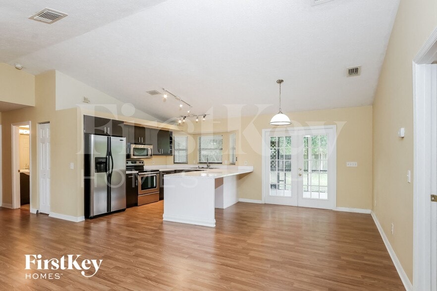 Building Photo - 2078 SW Idaho Ln