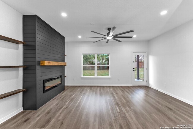 Building Photo - 8030 Bluewater Cove