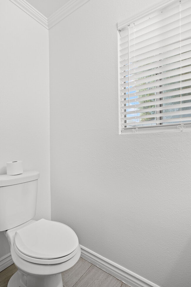 Building Photo - 734 Claraday St