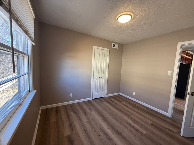 Building Photo - 1425 4th Ave NW