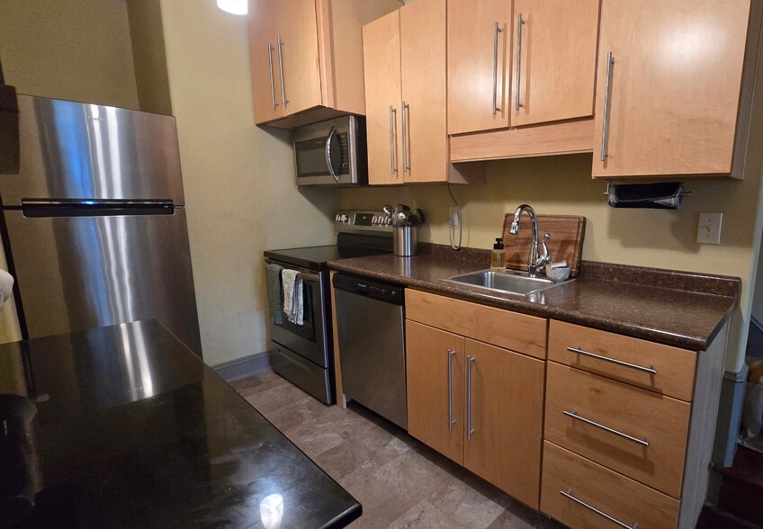 Building Photo - 109 Harborview Dr