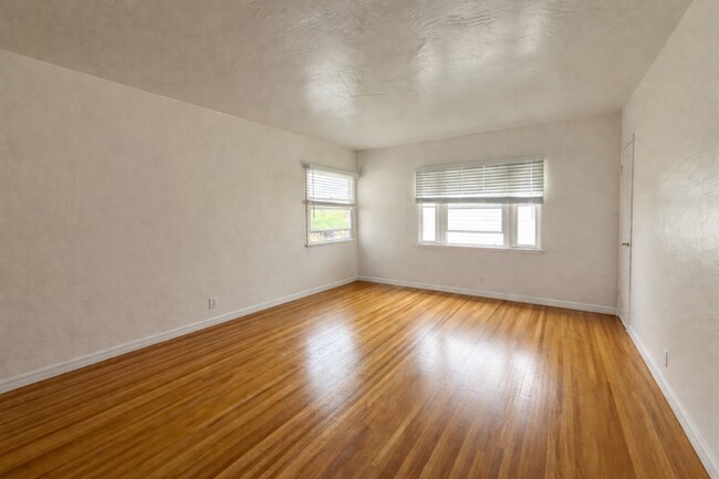 Building Photo - Charming Light-Filled 2BR in North of Adams Ave in University Heights – Available May 10th
