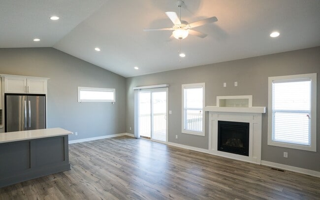 Building Photo - HUGE 4 Bed Home for Rent!