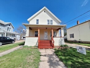 Building Photo - 344 1st St