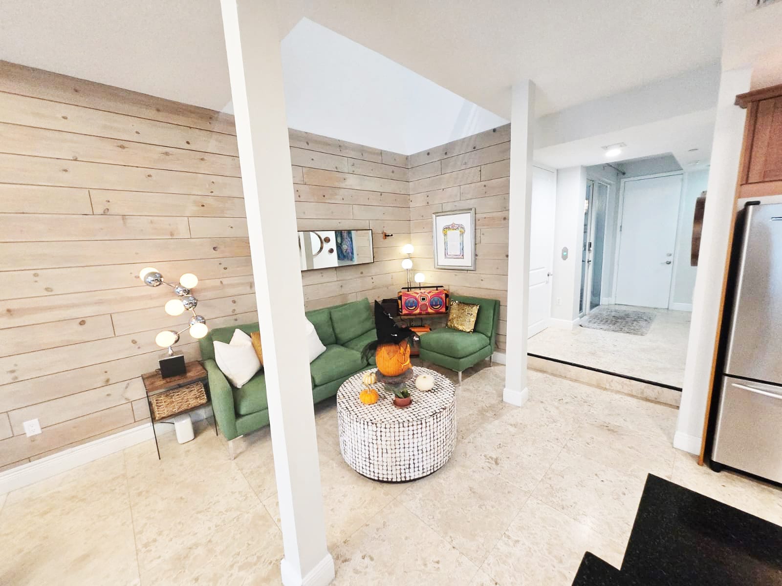 Building Photo - 302 NE 8th Ave