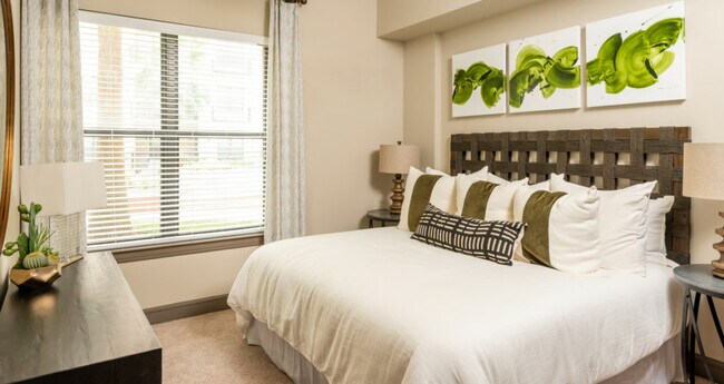 Building Photo - Luxury Living in Downtown’s Most Desired A...