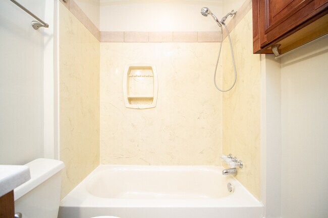 Building Photo - 472 Shasta Dr