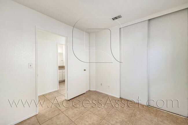 Building Photo - 15731 Laguna Ave