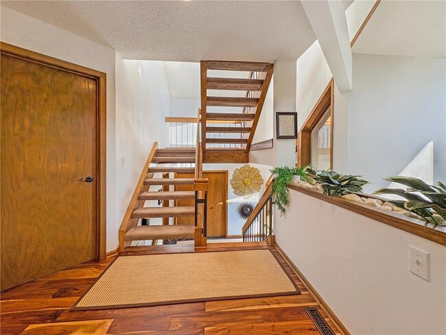 Building Photo - 13900 Hill Ridge Dr