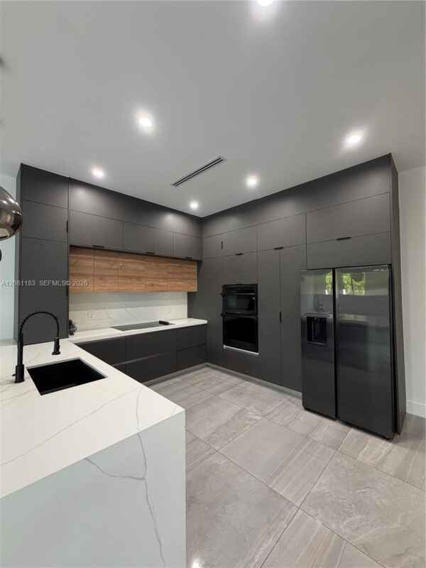 Building Photo - 4655 SW 32nd Terrace