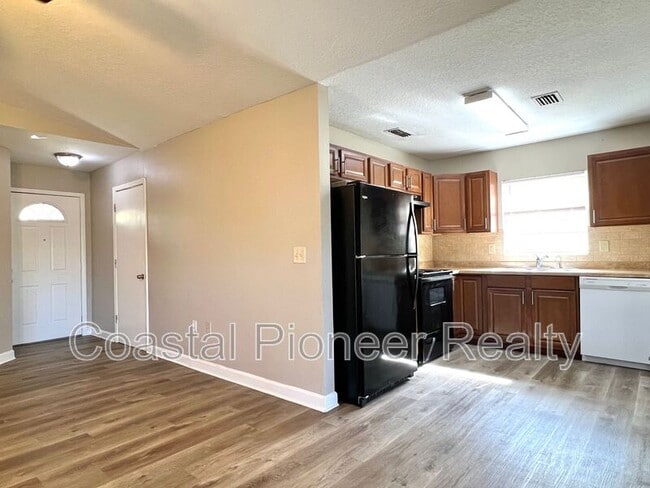 Building Photo - 1413 Thistledown Dr