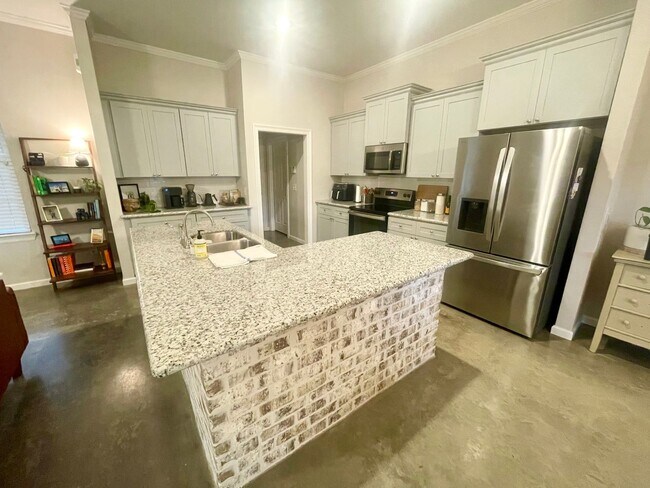 Building Photo - Beautiful 3 Bed/2 Bath for Rent in Germant...