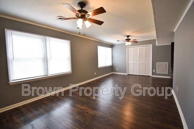 Building Photo - 1733 Swann St