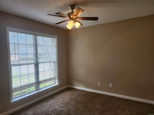 Building Photo - 812 Joan Ln