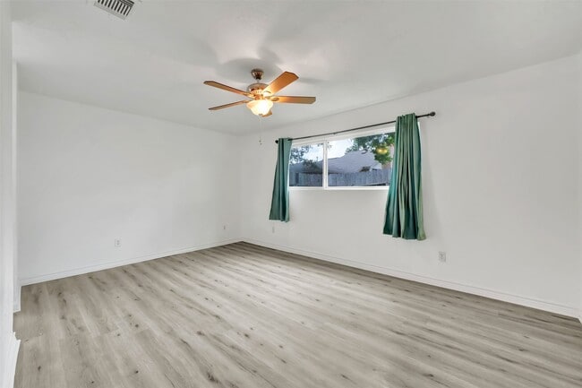 Building Photo - 22102 Breezy Hill Dr