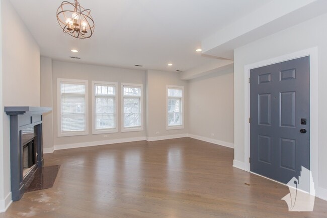 Building Photo - 2737 N Wayne Ave