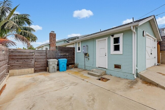 Building Photo - 4525 Saratoga Ave