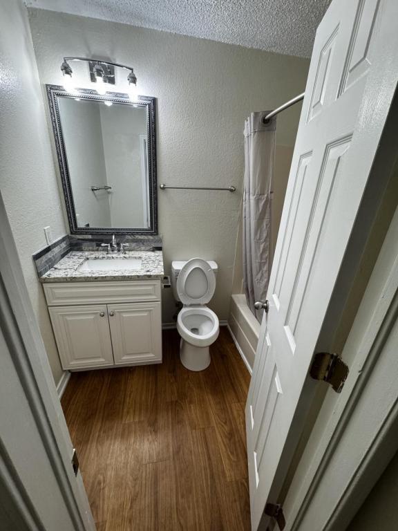 Building Photo - 103 E Central Ave