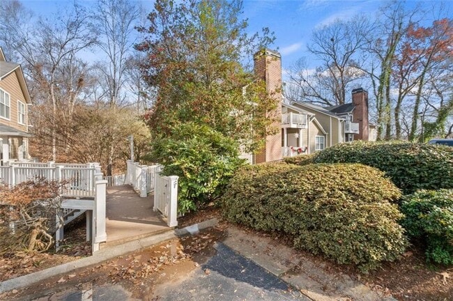 Building Photo - 2098 River Heights Walk SE