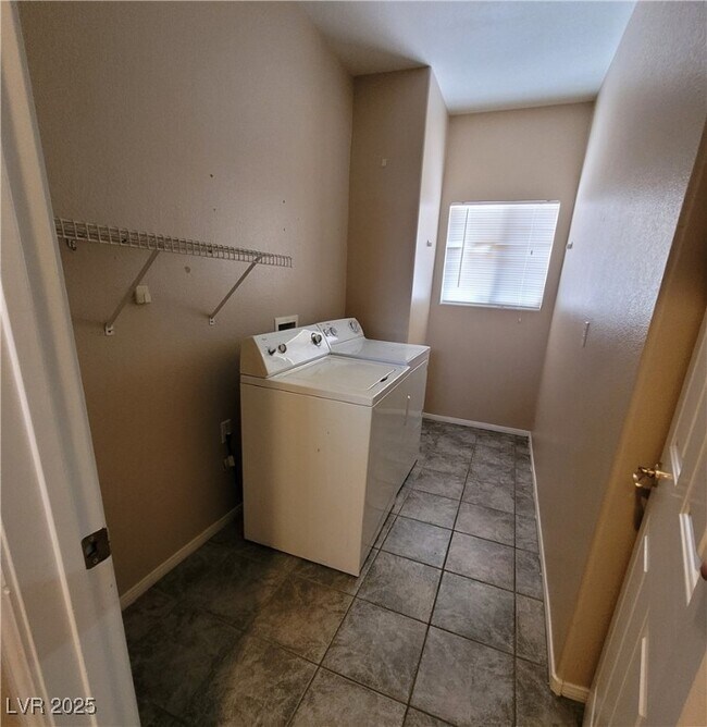 Building Photo - 2467 Sheltered Meadows Ln