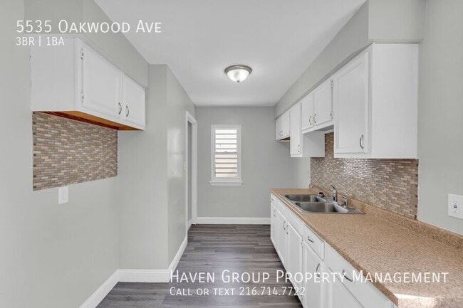 Building Photo - 5535 Oakwood Ave