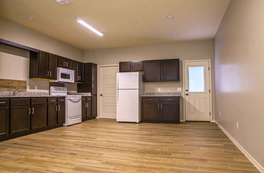 Building Photo - 1402 S H St