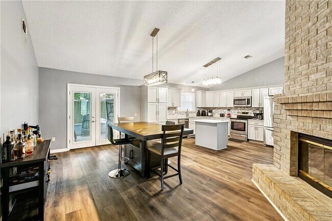 Building Photo - 310 Oakley Ln