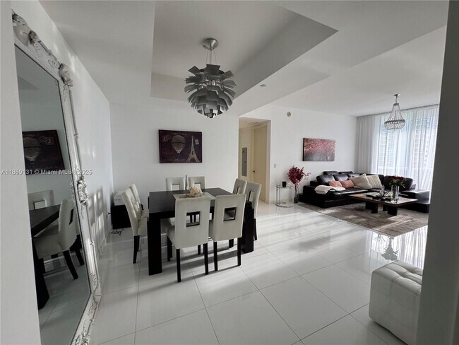 Building Photo - 15811 Collins Ave