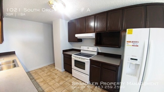 Building Photo - Newly renovated Duplex by TCC