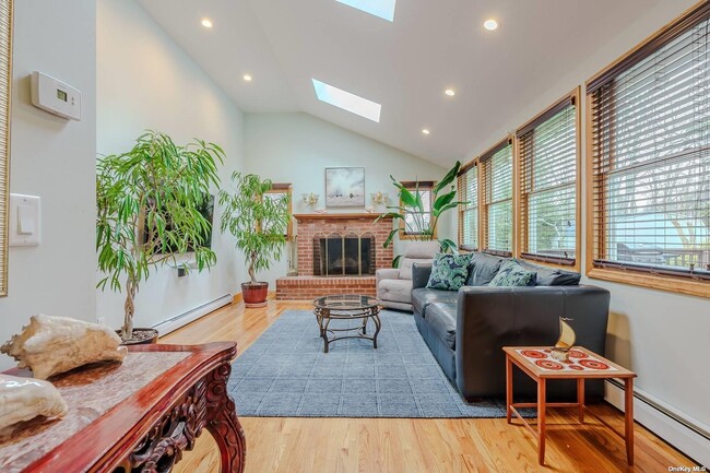 Building Photo - 1455 Beebe Dr