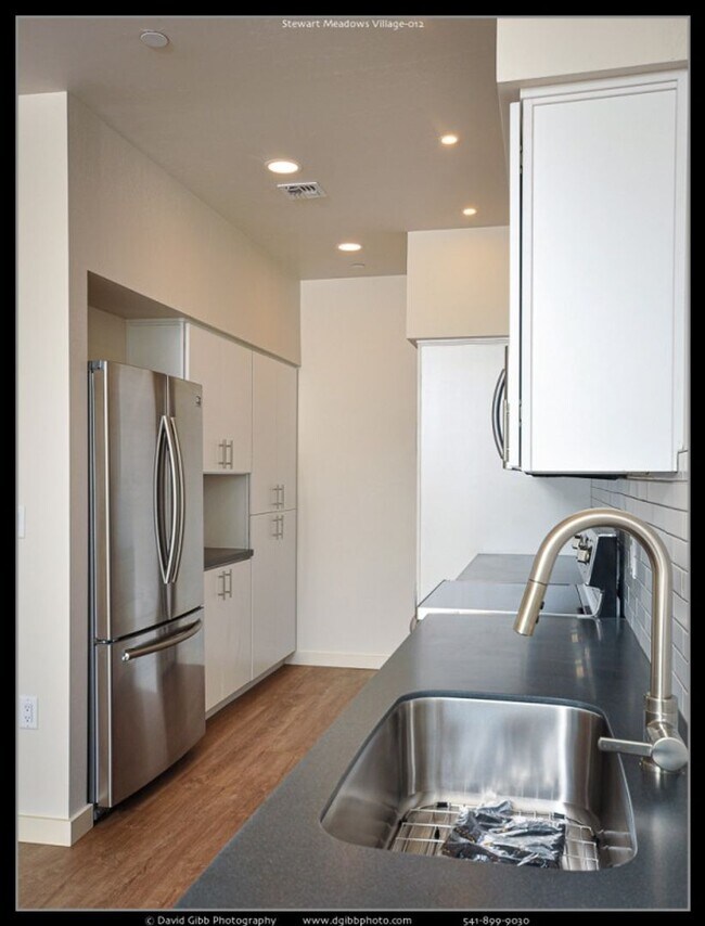 Building Photo - Contemporary 2 bed, 2.5 bath Luxury Townhouse | Available Mid-December