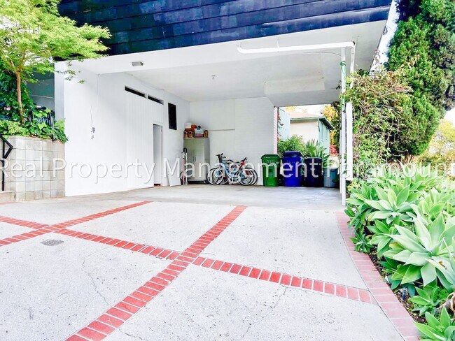 Building Photo - Furnished Brentwood Hills Retreat with Tim...