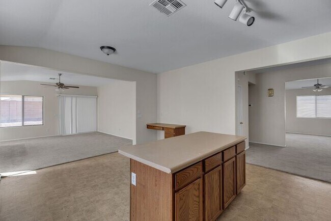 Building Photo - 740 E Mule Train Trail