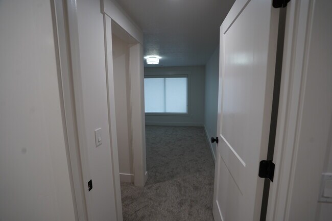 Building Photo - 428 S 975 W