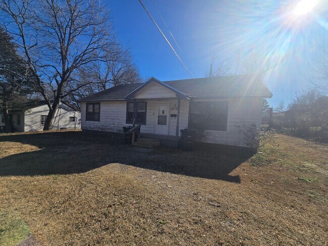 Building Photo - 3 Bed 2 Bath at Shawnee