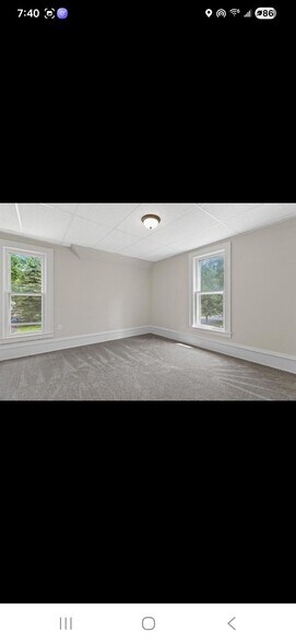 Building Photo - 408 1/2 E Washington St