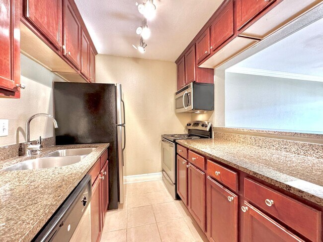 Building Photo - Stylish 2BR Condo in The Bradshaw – Gated ...