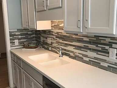 Building Photo - Rocky River gem!