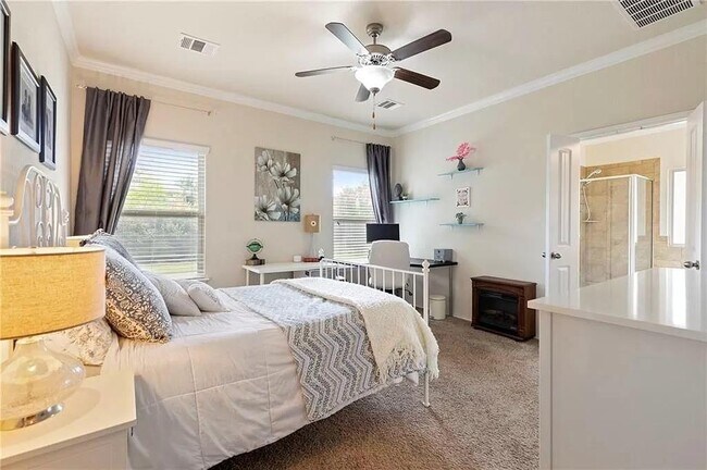 Building Photo - 156 Golden Eagle