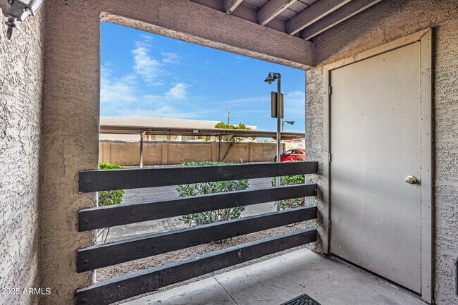 Building Photo - 1241 N 48th St