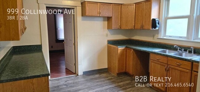 Building Photo - 999 Collinwood Ave