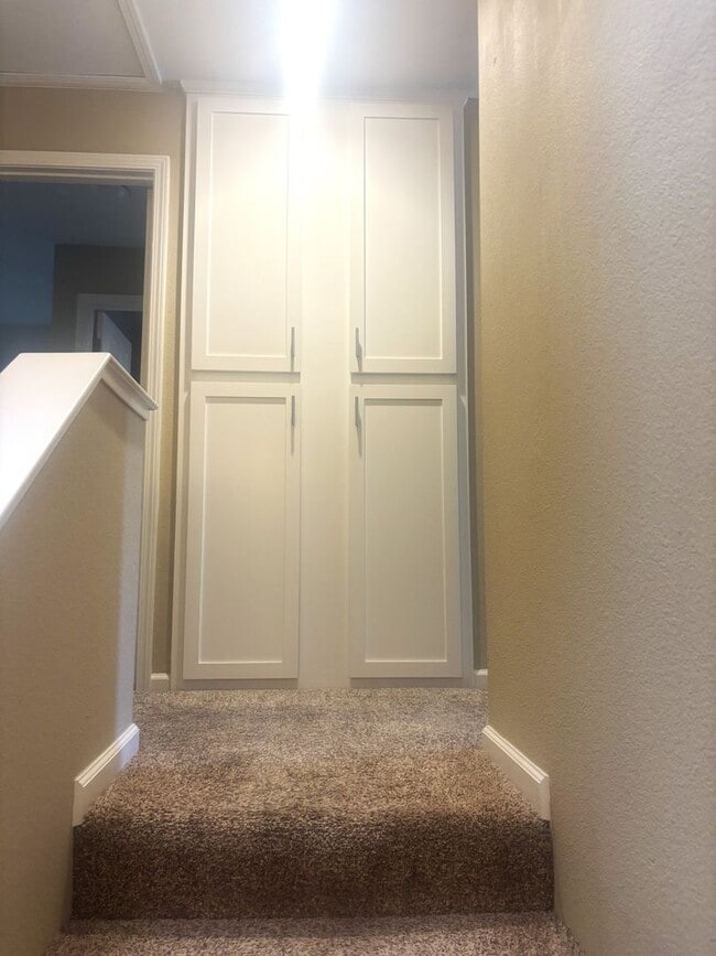 Building Photo - Beautiful 3-Bedroom Condo with Private Out...