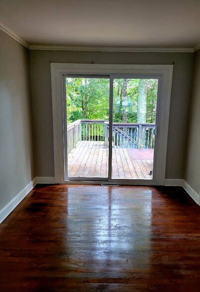 Building Photo - 20 N Garden Cir
