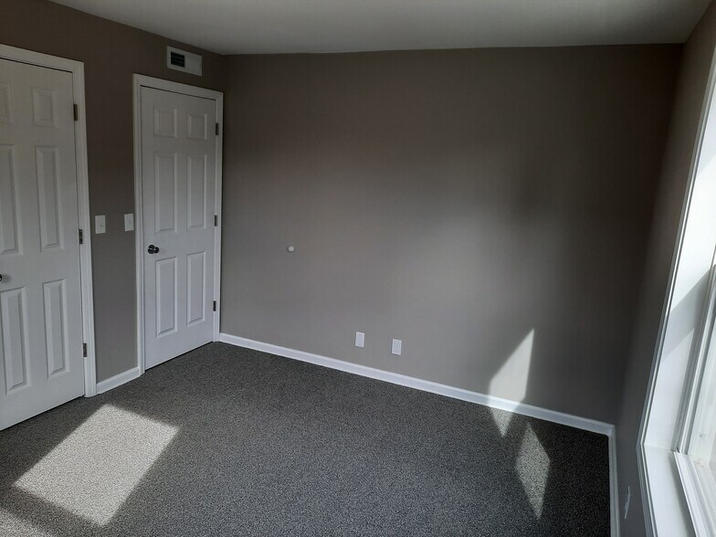 Building Photo - 2115 Main St