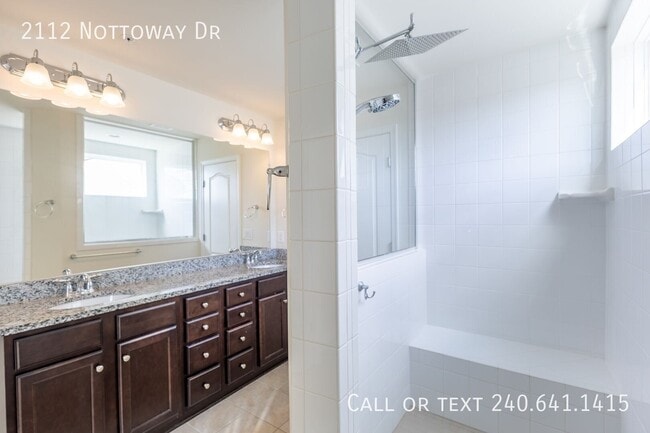 Building Photo - 2112 Nottoway Dr