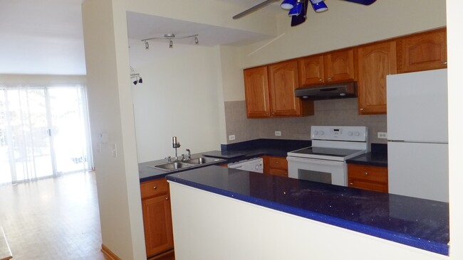 Building Photo - 367 Hunterdon Ct