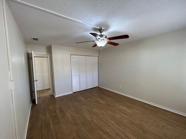 Building Photo - 2611 Antilles Dr