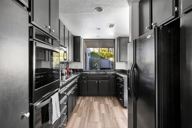 Building Photo - 2842 Sundance Cir W